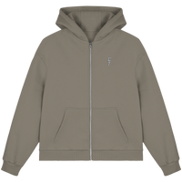 KhakiTracksuit Jacke mit modernem Streetwear-Schnitt, durchgehendem Reißverschluss und dezentem Branding auf der Brust. Sportlich mit klaren Linien, ideal für Alltag und Urban Style